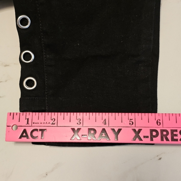 Celebrity Pink Mid Rise Ankle Skinny Black Distressed Jeans Sz 13/31 Grommet Hem - Picture 12 of 13